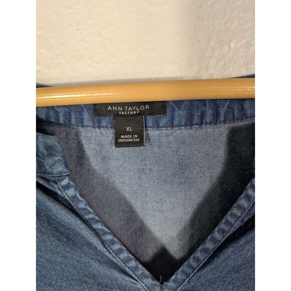 Ann Taylor Blue Chambray V Neck Ruffle Sleeve Blouse Women's XL 100% Lyocell N92 - Picture 3 of 6